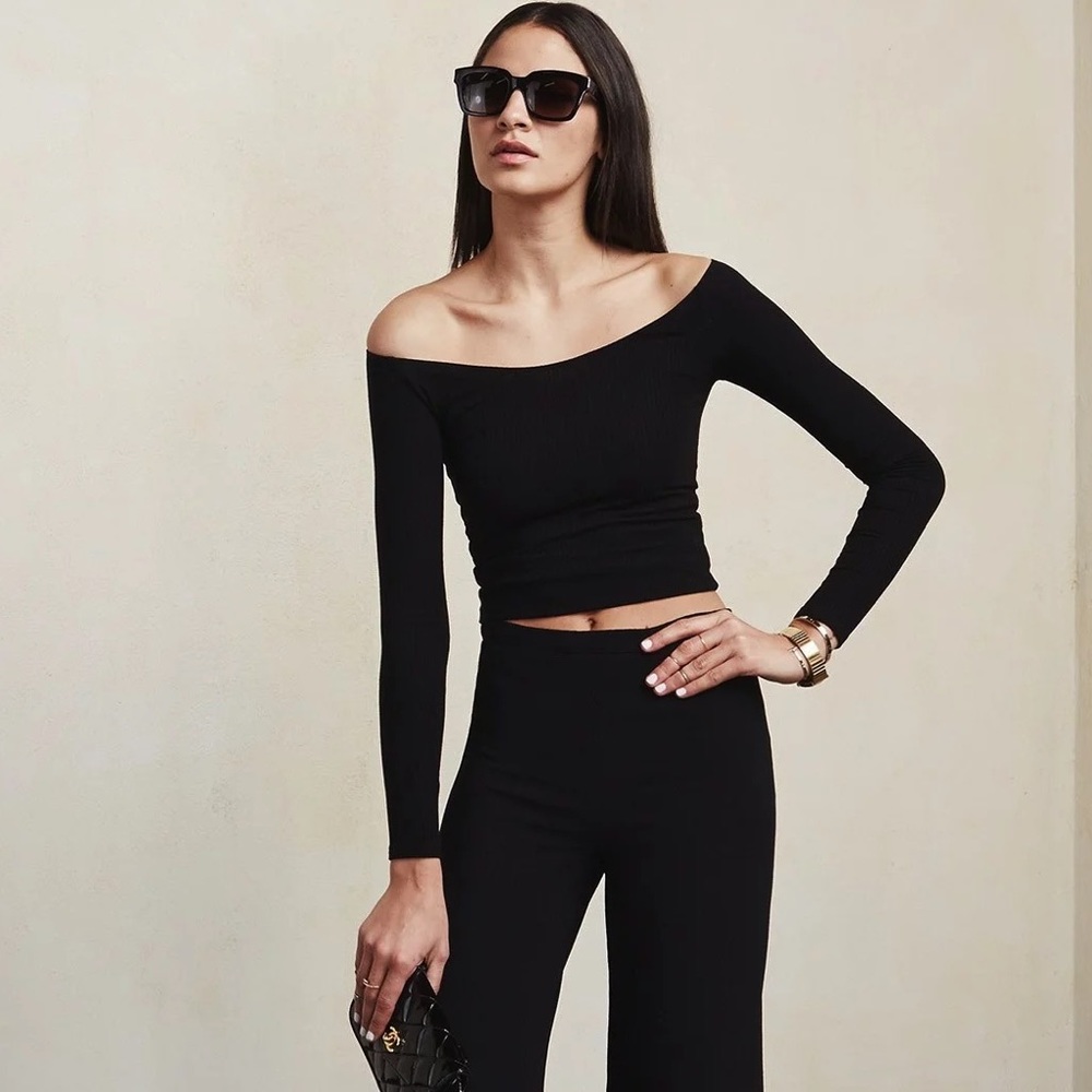 Reformation Moraine black top. Small